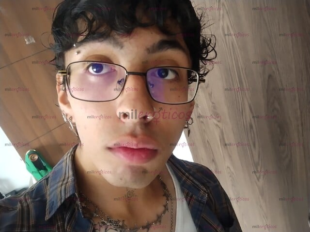 FOTOS DE CHICO JOVEN SCORT, DELGADO, TWINK, ALTO, CARISMÁTICO Y MUY BUENA COMPAÑÍA