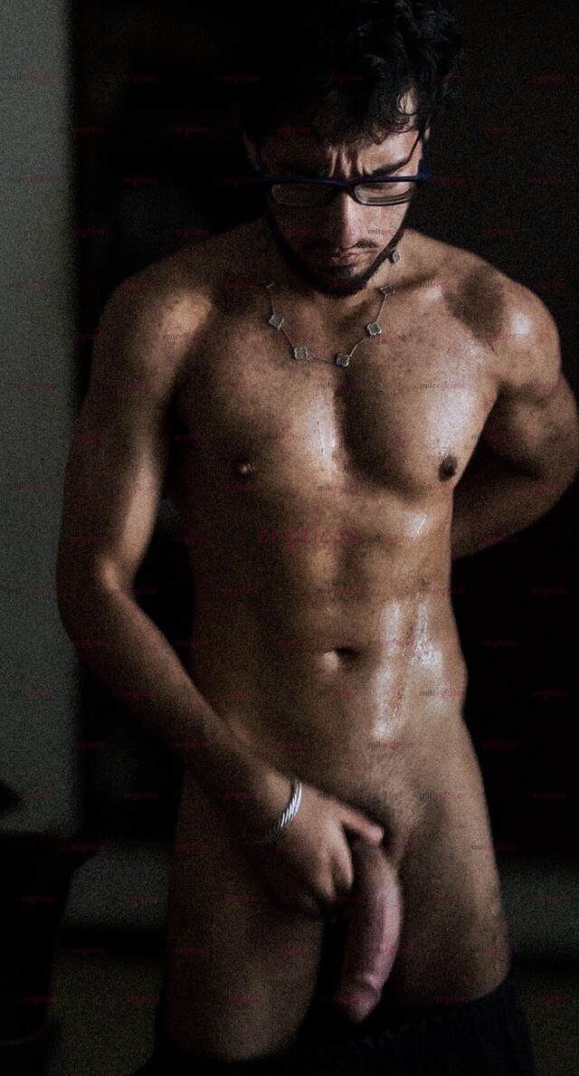 FOTOS DE JOVEN CASADO DE 22CM HETERO LISTO PARA DESLECHARSE