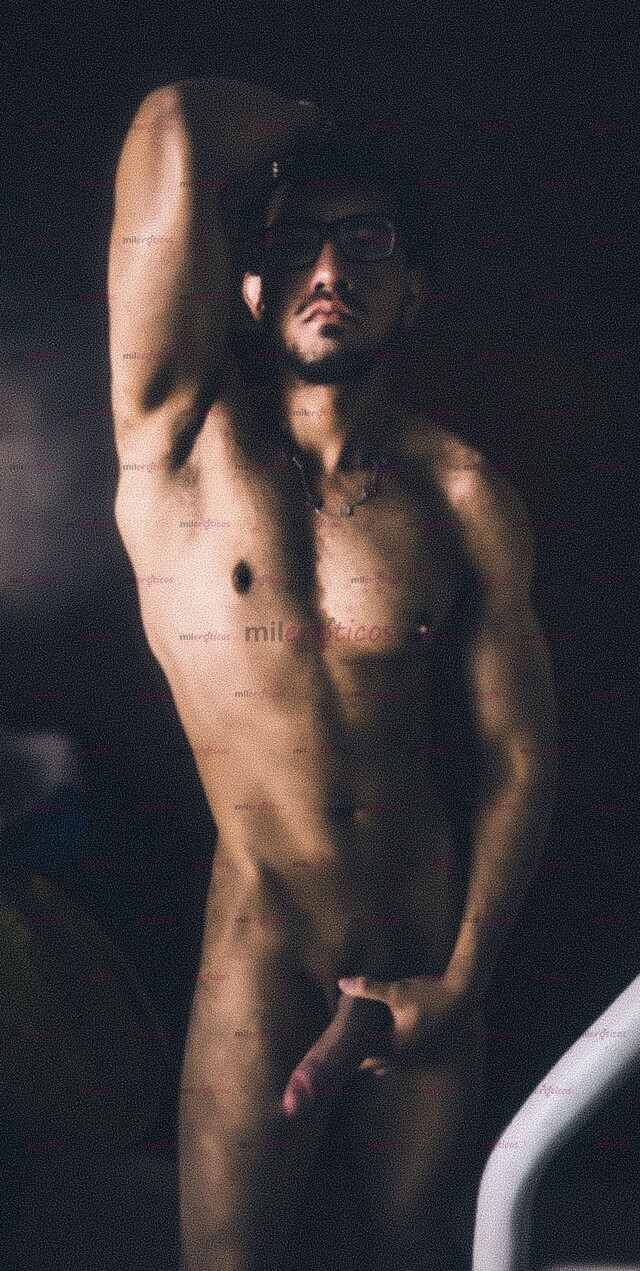 FOTOS DE JOVEN CASADO DE 22CM HETERO LISTO PARA DESLECHARSE