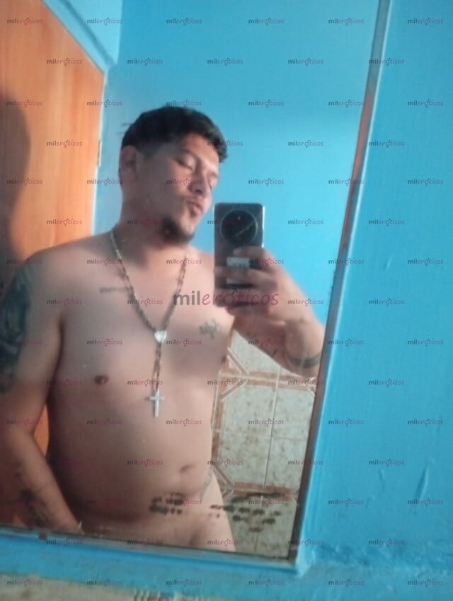FOTOS DE SEXY Y ATRACTIVO DEPORTISTA CON GANAS DE LLENARTE TODITA DE LECHE.
