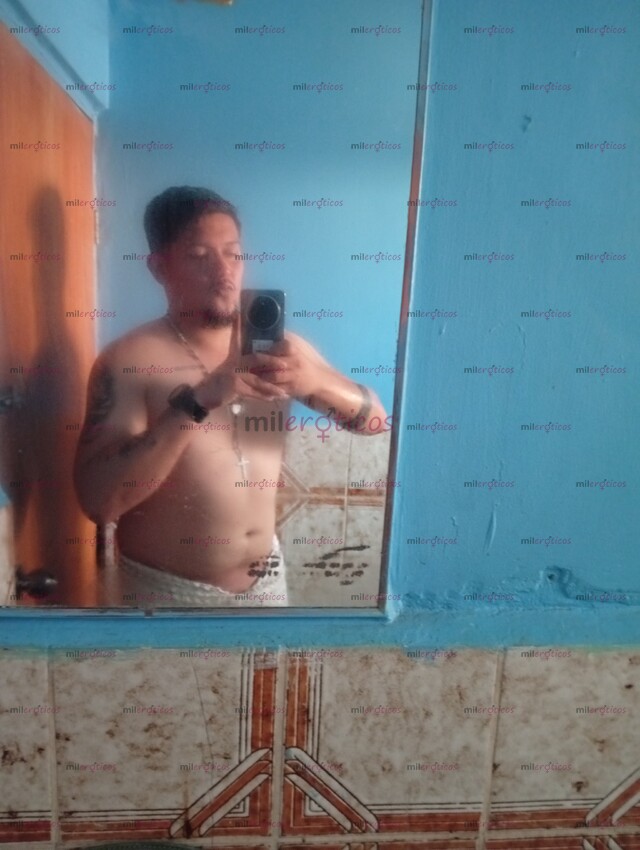 FOTOS DE SEXY Y ATRACTIVO DEPORTISTA CON GANAS DE LLENARTE TODITA DE LECHE.