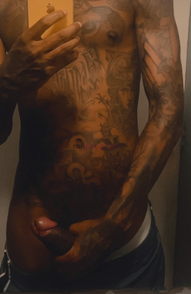 Soy sayko 28 anos atrevido directo y con una energia que no deja indiferente no juego a ser timido me gusta provocar leer tu ritmo y llevarte justo al...