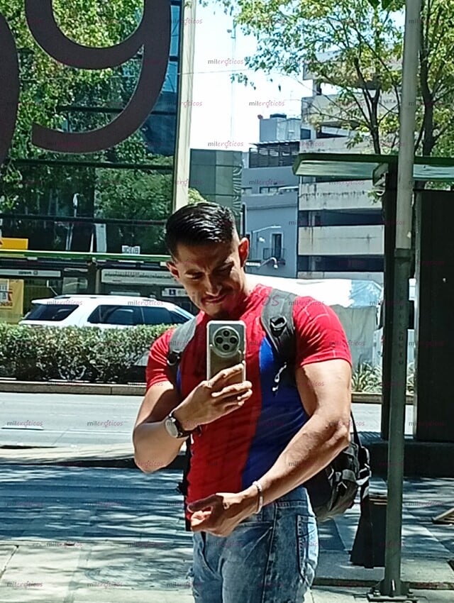 FOTOS DE MORENO MORBOSO, FETICHISTA, TATUADO Y PUERCO