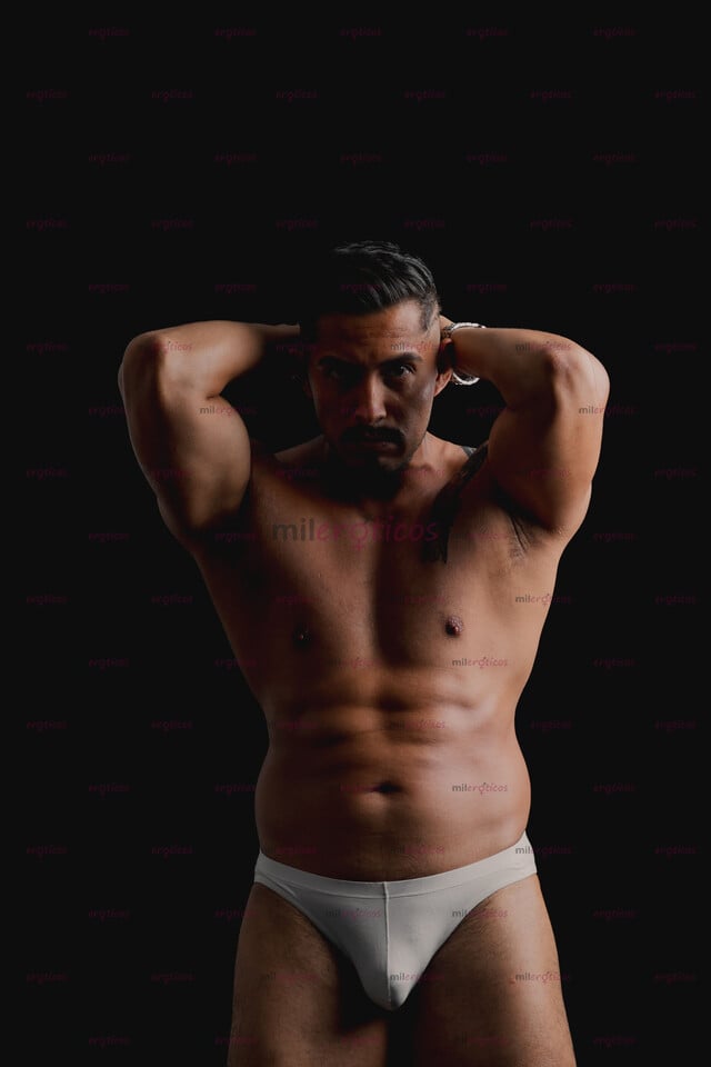 FOTOS DE MORENO MORBOSO, FETICHISTA, TATUADO Y PUERCO