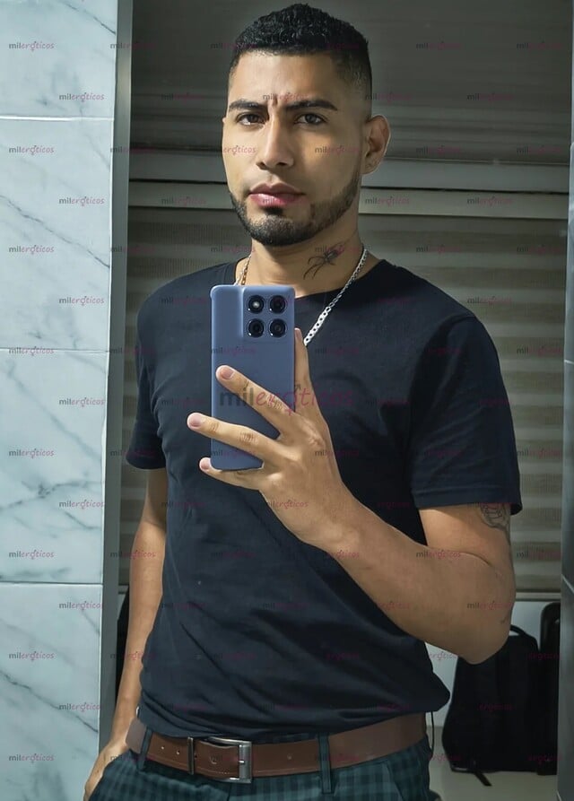 FOTOS DE VENEZOLANO CON UNA DELICIOSA VERGON DE 22 CM MORENAZO ARRECHO