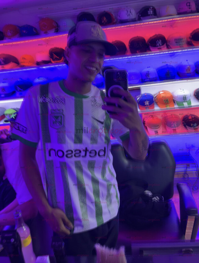 FOTOS DE SÚPER CALIENTE Y DISPUESTO A LLENARTE DE PLACER