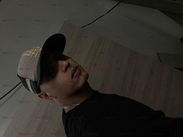 FOTOS DE SÚPER CALIENTE Y DISPUESTO A LLENARTE DE PLACER