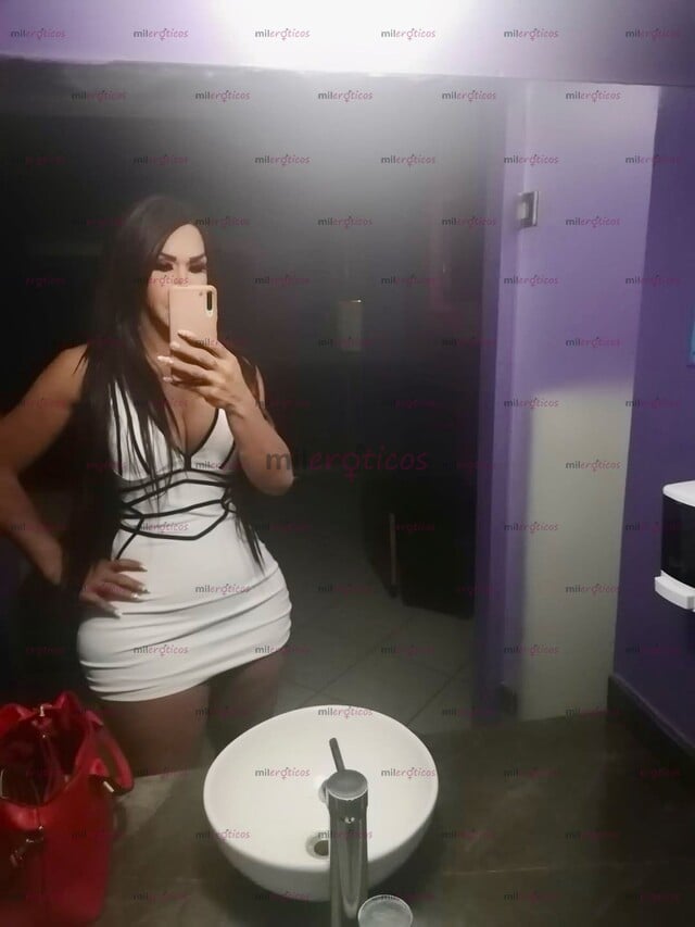 FOTOS DE VISITANDO POR POCOS DÍAS , HERMOSA NALGONA Y TETONA SÚPER CACHONDA