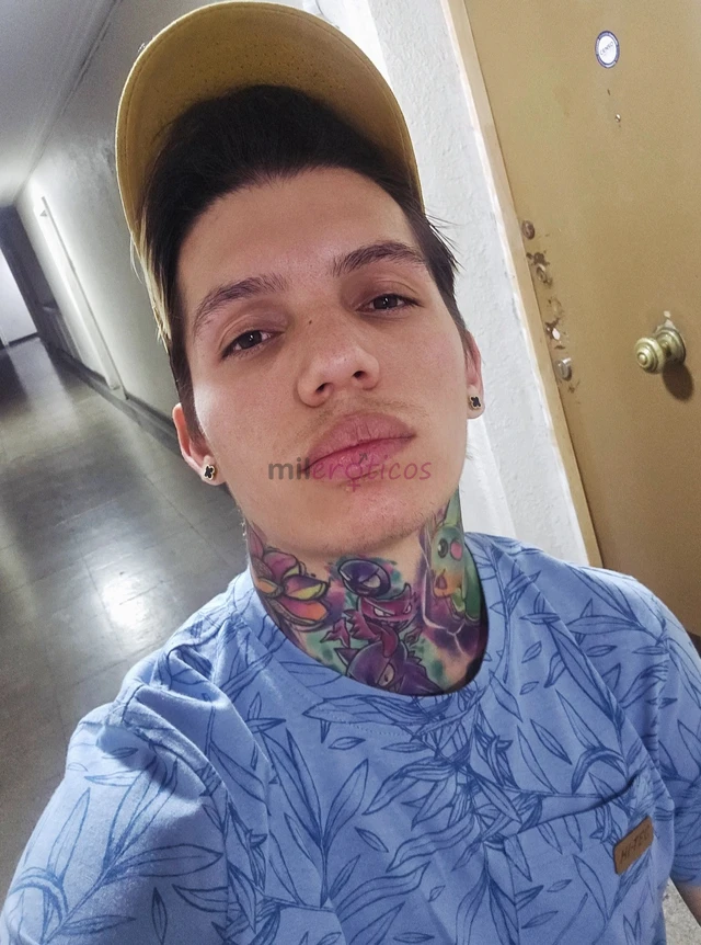 Me llamo santiago soy un un chico delgado bajito blanco tatuajes en el cuerpo me gusta complacer en todo y llevar al punto exacto jugueton carinoso pu...