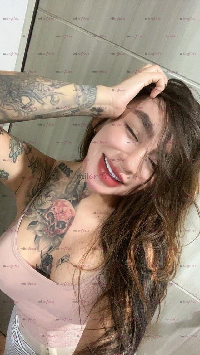 FOTOS DE DELICIOSA Y ESTRECHITA, TATUADA EXÓTICA Y CALIENTE PAISA, ME ENCANTA CHUPAR.
