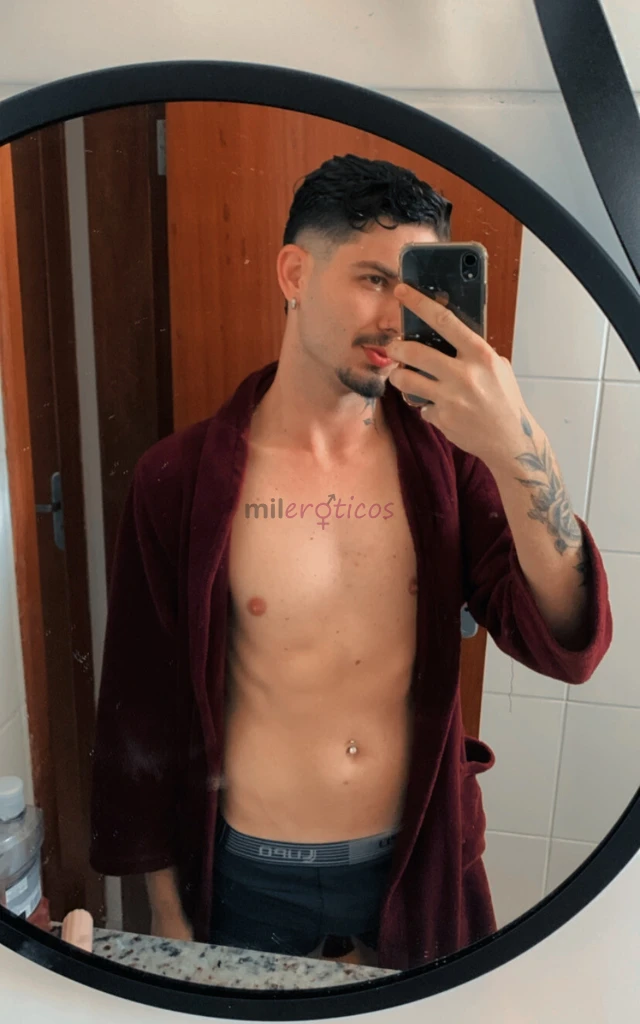 Versatil atendo homens e casais magro educado culto elegante charmoso discreto e muito safado atendimento em alto nivel para pessoas de alto nivel dis...