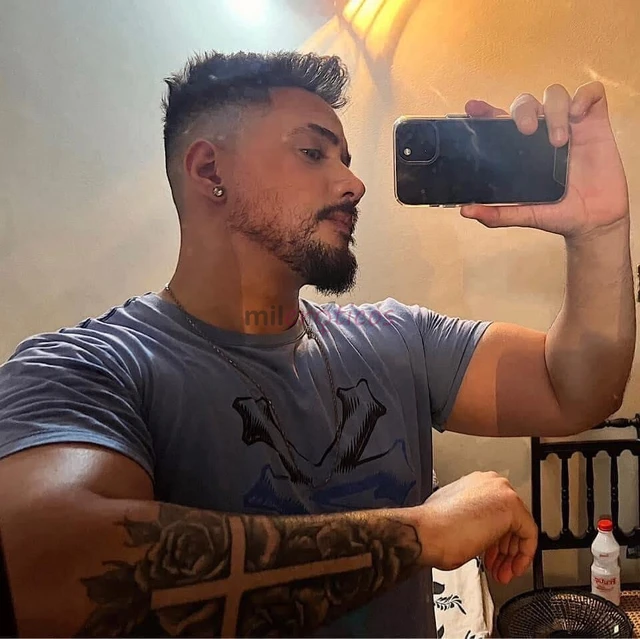 Mais fotos via whatsapp opa de volta a sp pra satisfazer voce amp me chamo felipe tenho 1 74 e 80 kg bem distribuidos faco o estilo namoradinho pra vo...