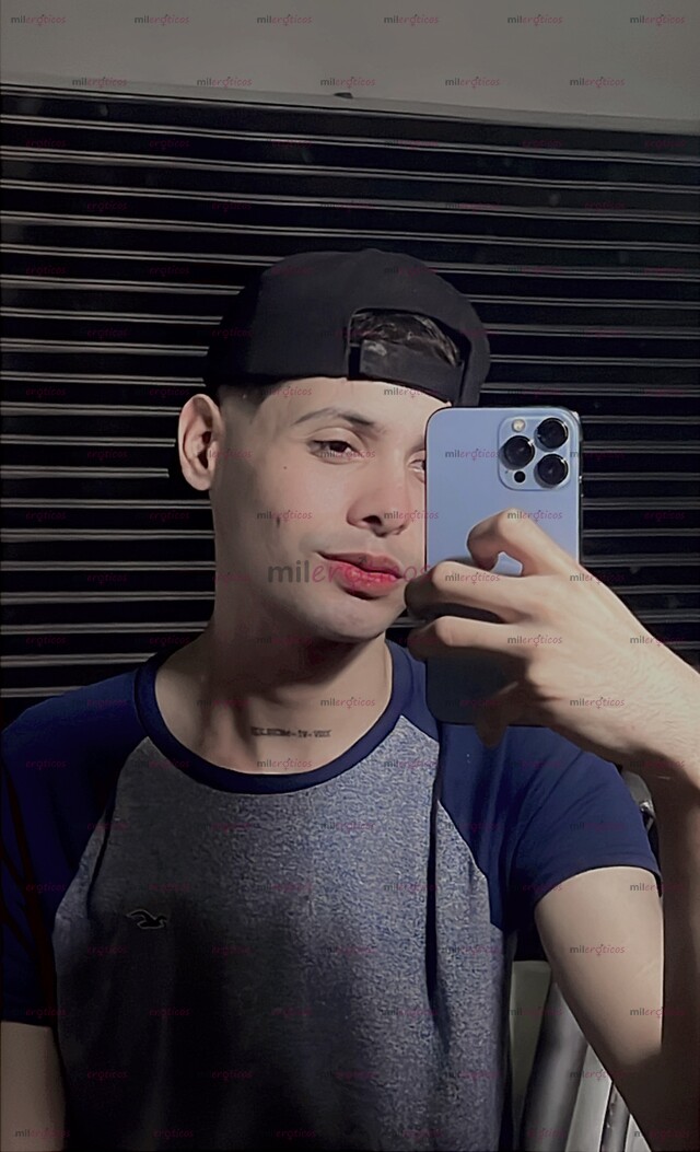 FOTOS DE ALEJANDRO OLGUIN ACOMPAÑANTE DE COMPAÑÍA Y MÁS