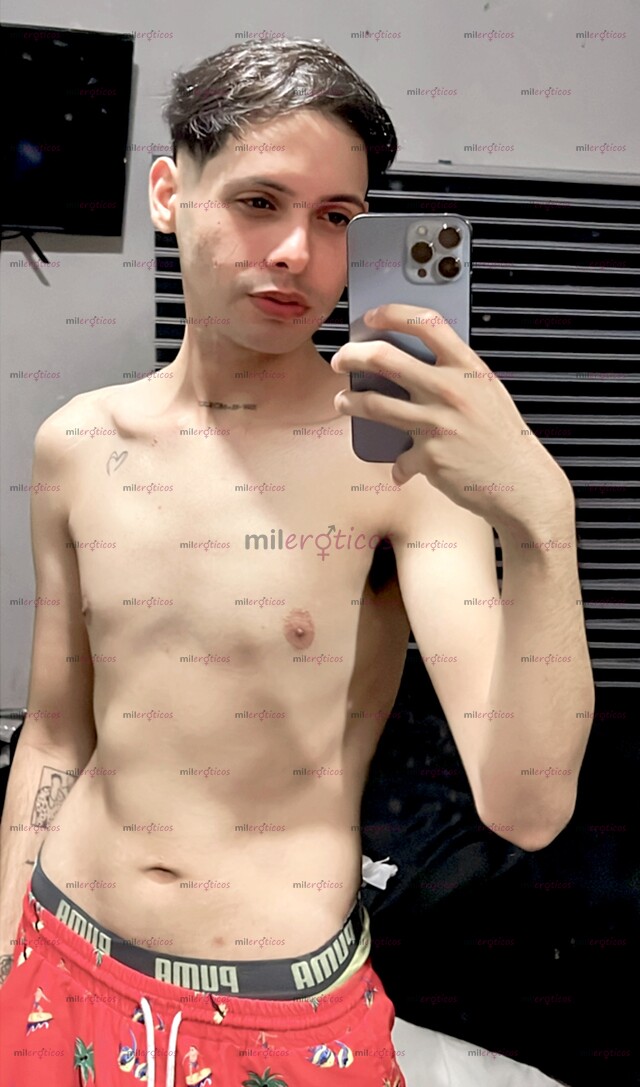 FOTOS DE ALEJANDRO OLGUIN ACOMPAÑANTE DE COMPAÑÍA Y MÁS