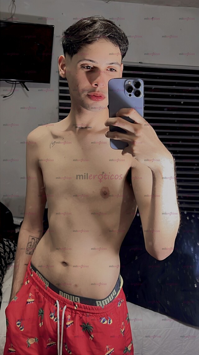 FOTOS DE ALEJANDRO OLGUIN ACOMPAÑANTE DE COMPAÑÍA Y MÁS