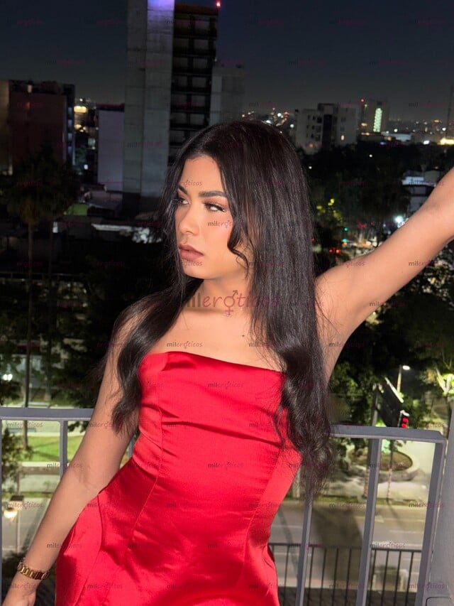 FOTOS DE MORENITA CALIENTE DE 22 AÑITOS SÚPER FEMENINA Y LECHERA.