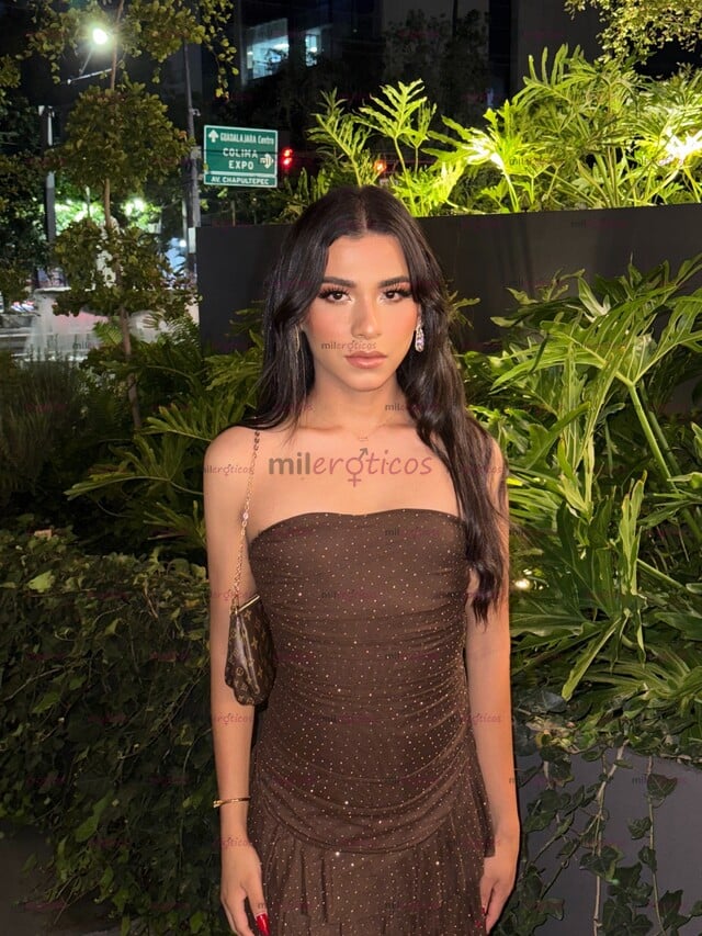 FOTOS DE MORENITA CALIENTE DE 22 AÑITOS SÚPER FEMENINA Y LECHERA.