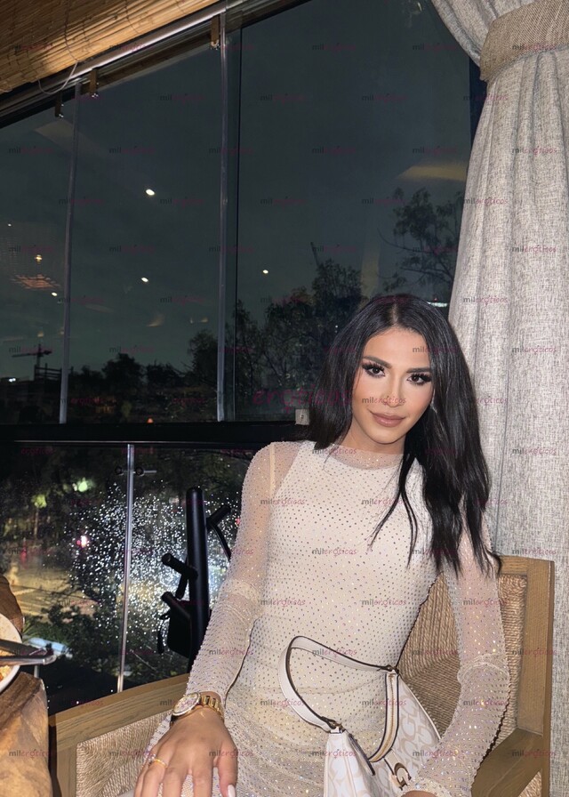 FOTOS DE CHICA TRANS NATURAL, DOTADA Y MUY COMPLACIENTE SEXUAL.