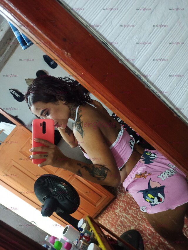 FOTOS DE HOLA MIS AMORES SOY UNA MUÑEQUITA MUY CALIENTE