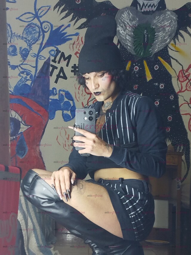 FOTOS DE ARCANE ARTISTA TATUADA, VERGONA Y VERSATIL. TRAVESTI RESPETUOSA Y AVENTURERA.