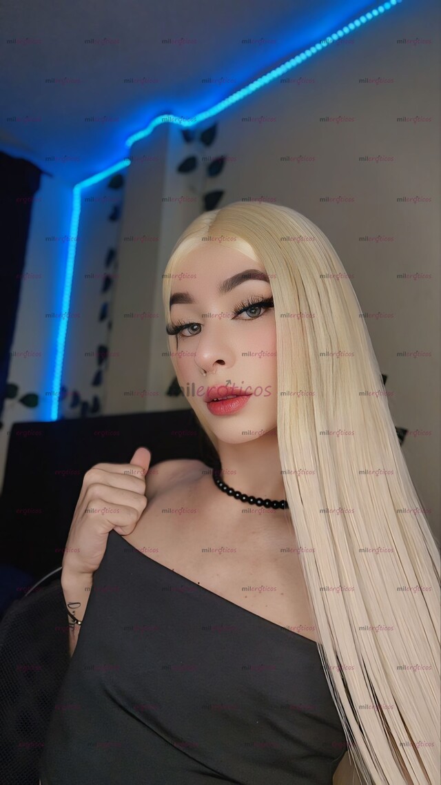 FOTOS DE LINDA MONA CON UNA POLLA DE 23CM Y UN CULO DE IMPACTO!!