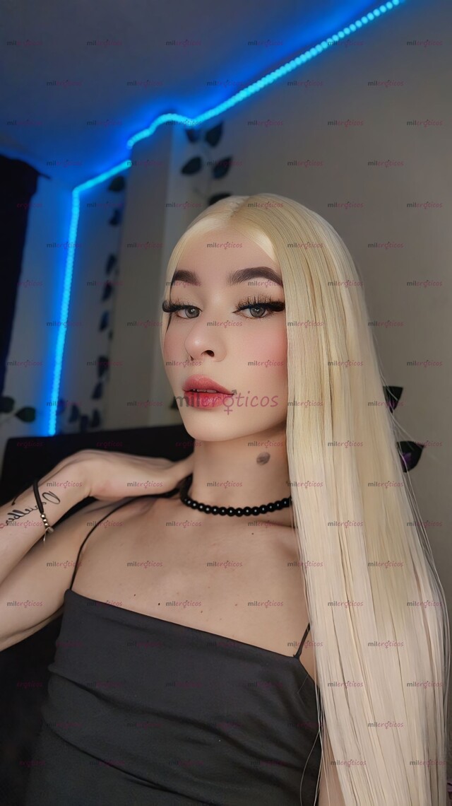 FOTOS DE LINDA MONA CON UNA POLLA DE 23CM Y UN CULO DE IMPACTO!!