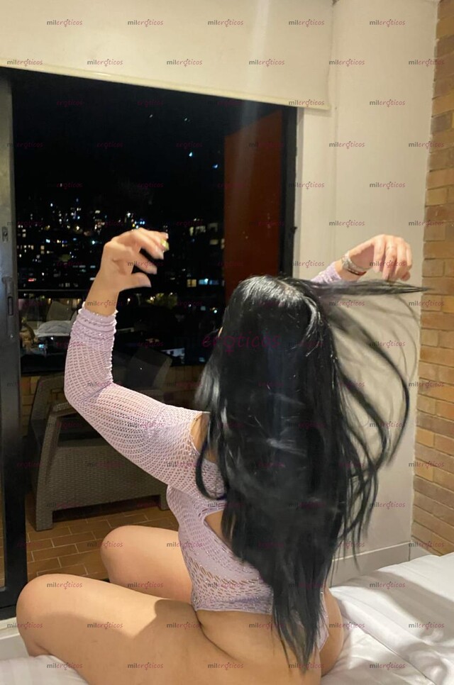 FOTOS DE EXCLUSIVA MUJER ELEGANTE CON UN HERMOSO CUERPO NATURAL