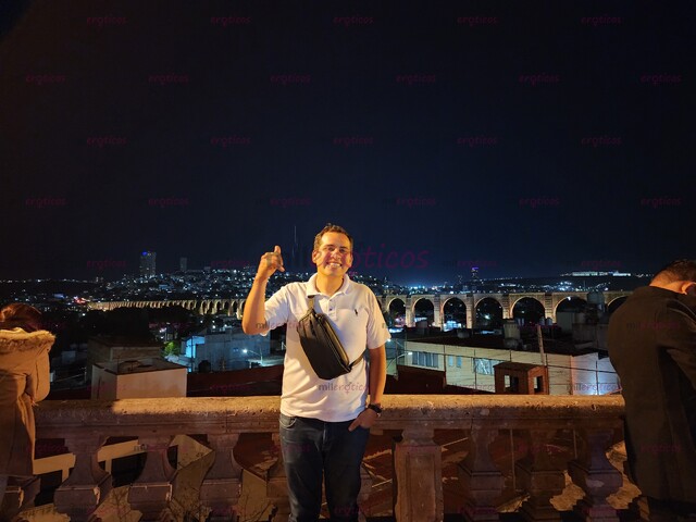 FOTOS DE CHICO DE 30 AÑOS CABALLEROSO , DIVERTIDO Y ATENTO .