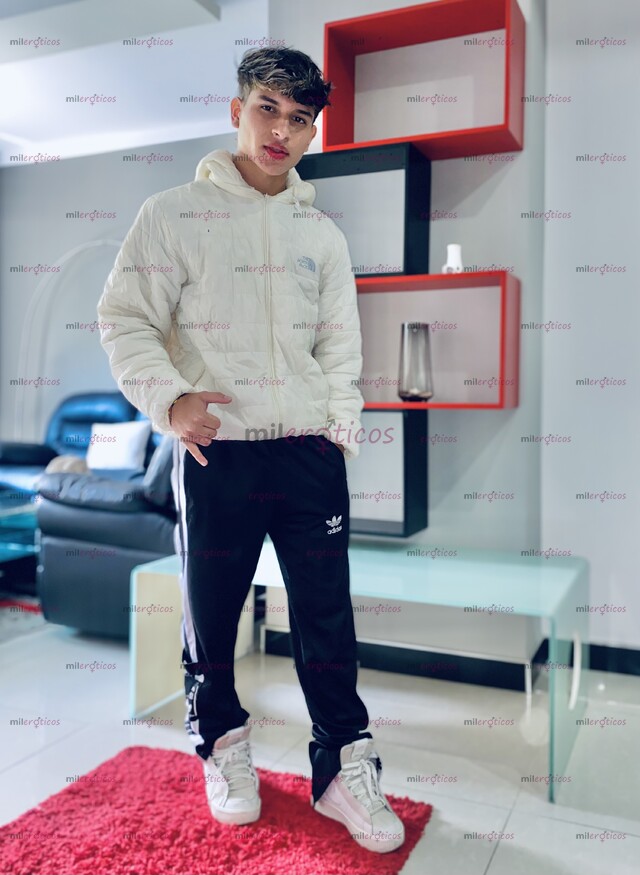 FOTOS DE LINDO CHICO PASIVO CON UN RICO CULO, DISPUESTO A COMPLACERTE.