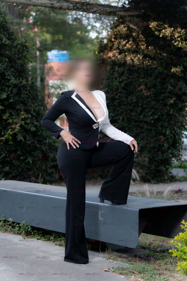 FOTOS DE BIANCA MILF, CHICHONA, NALGONA, EXUBERANTE Y MUY CALIENTE