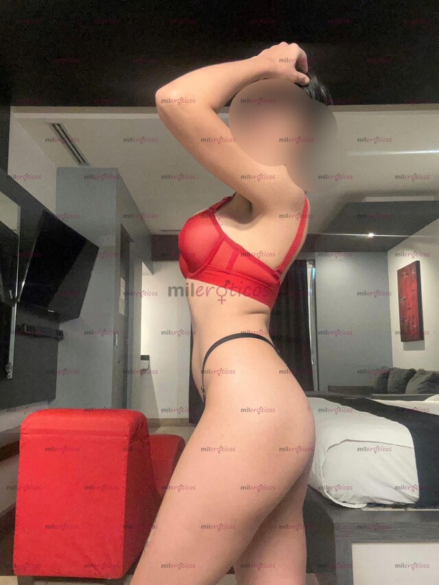 FOTOS DE PURO FUEGO: ELEGANCIA, PASIÓN Y TENTACIÓN EN UNA SOLA MUJER