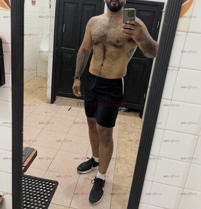 FOTOS DE HOMBRE VARONIL, VELLUDO Y GUAPO. LISTO PARA HACERTE PASAR MOMENTOS INCTRIBLES!!
