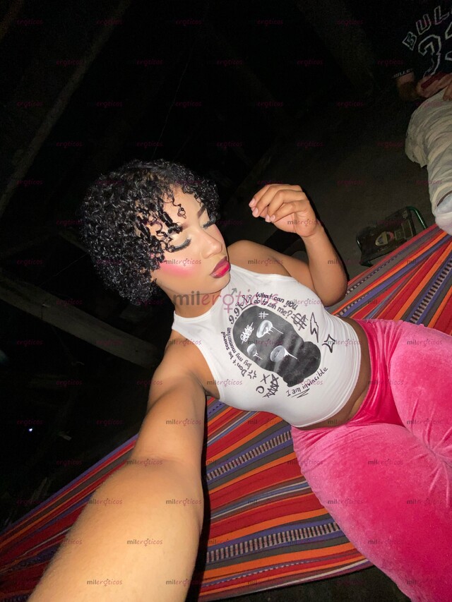 FOTOS DE HOLA SOY MÍA. SOY LO QUE NECESITAS EN UNA NOCHE CANSADA. ESTOY PARA SASTIFACERTE