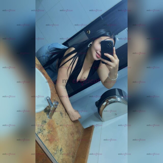 FOTOS DE UNIVERSITARIA CON EL CABELLO HASTA LAS NALGAS Y GRANDES TETAS