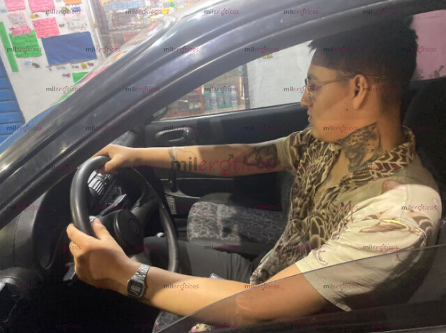 FOTOS DE CHICO TATUADO CHICO TATUADO COMPLACIENTE ( CABALLEROSO)