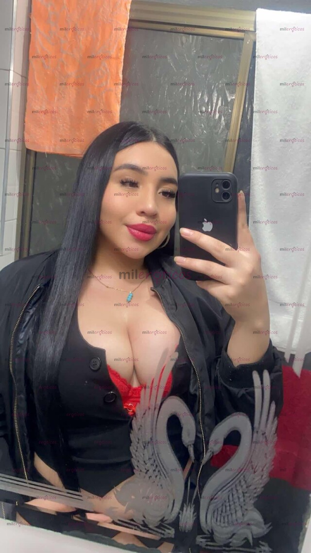 FOTOS DE UNIVERSITARIA CON EL CABELLO HASTA LAS NALGAS Y GRANDES TETAS