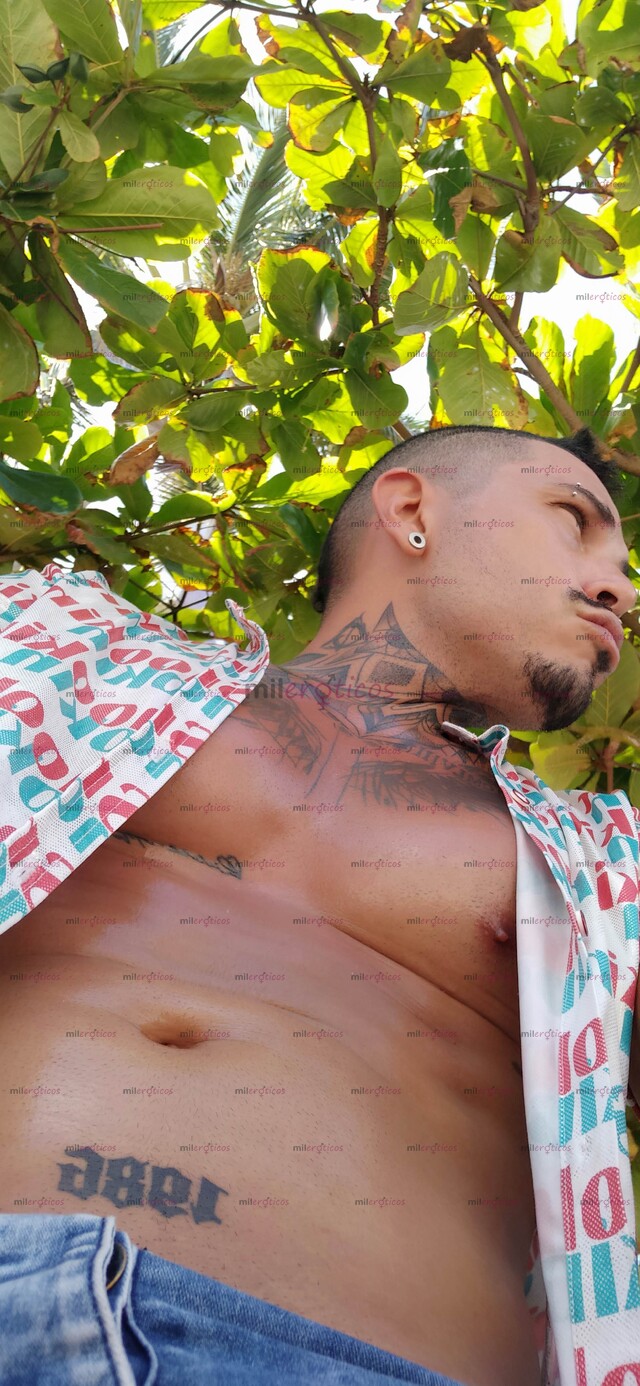 FOTOS DE TU MACHO: FOSTER, VARON, TATUADO BUENA VERGA, COMPLACIENTE