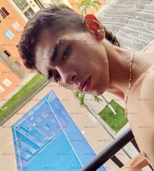 FOTOS DE JOVEN PASIVO SUMISO COMPLA IENTE DE 19 AÑOS BUSCANDO UNA RICA VERGA PARA CHUPAR