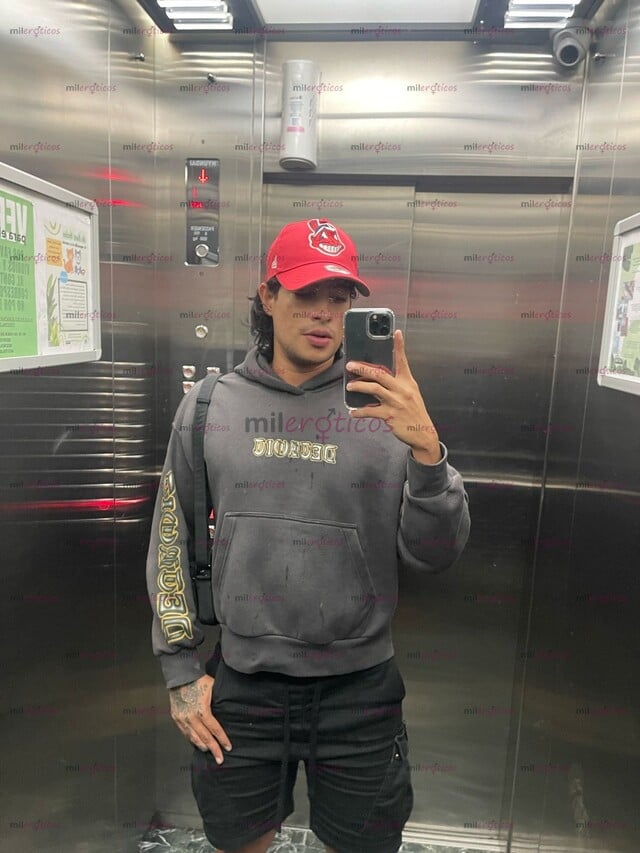 FOTOS DE MASAJISTA PROFESIONAL TANTRICO 22CM JOVEN UNIVERSITARIO DISPUESTO A SERVIRTE.