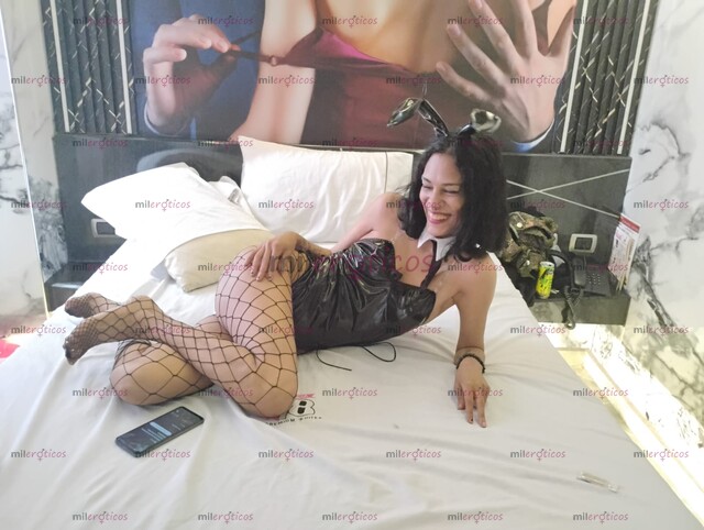 FOTOS DE TU MORENITA OTAKU DELGADA PELINEGRA DIVERTIDA Y CASUAL