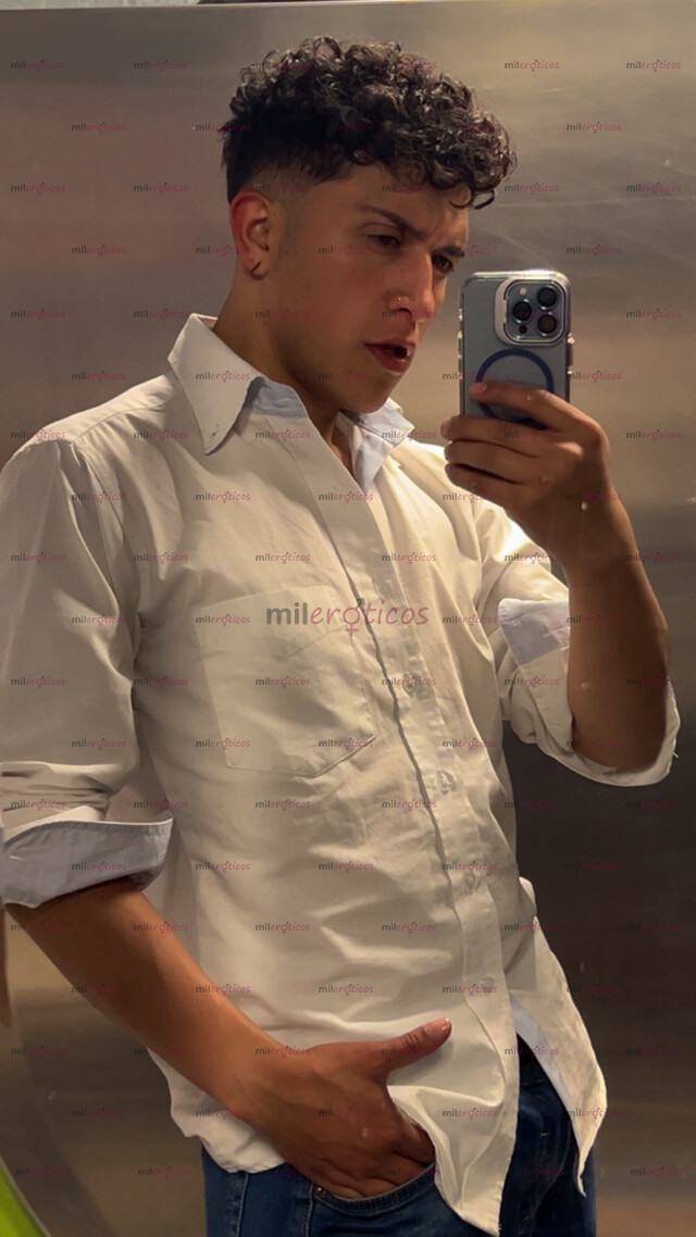 FOTOS DE CABALLERO AUTÉNTICO EN BUSCA DE CONEXIÓN SINCERA Y ELEGANTE