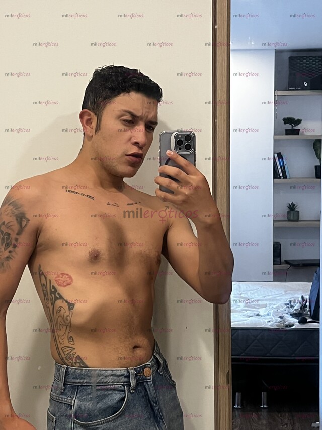 FOTOS DE CABALLERO AUTÉNTICO EN BUSCA DE CONEXIÓN SINCERA Y ELEGANTE