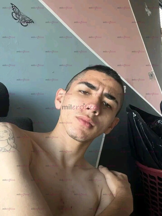 FOTOS DE JOVEN PASIVO SUMISO COMPLA IENTE DE 19 AÑOS BUSCANDO UNA RICA VERGA PARA CHUPAR