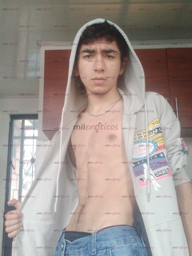 FOTOS DE JOVEN PASIVO SUMISO COMPLA IENTE DE 19 AÑOS BUSCANDO UNA RICA VERGA PARA CHUPAR