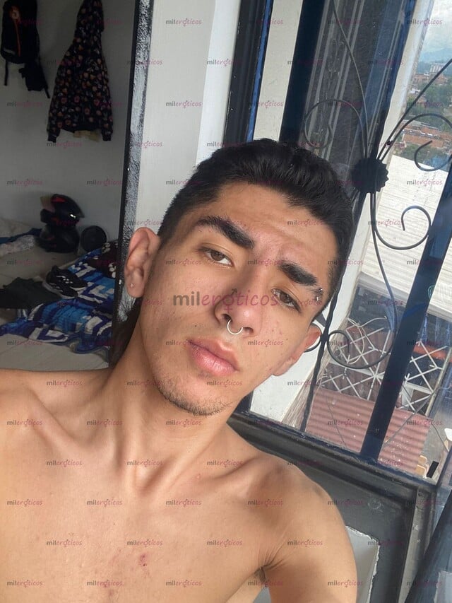 FOTOS DE JOVEN PASIVO SUMISO COMPLA IENTE DE 19 AÑOS BUSCANDO UNA RICA VERGA PARA CHUPAR