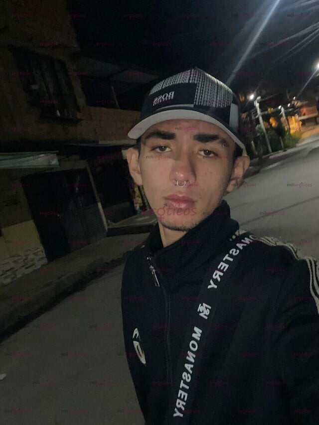 FOTOS DE JOVEN PASIVO SUMISO COMPLA IENTE DE 19 AÑOS BUSCANDO UNA RICA VERGA PARA CHUPAR
