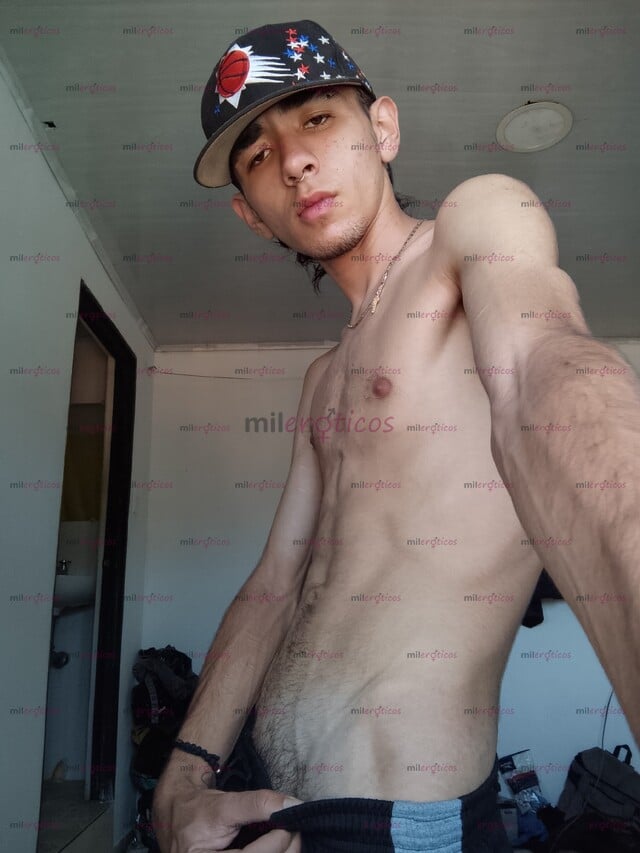 FOTOS DE JOVEN PASIVO SUMISO COMPLA IENTE DE 19 AÑOS BUSCANDO UNA RICA VERGA PARA CHUPAR
