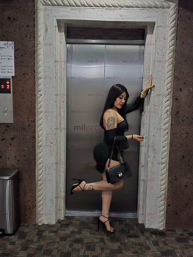 FOTOS DE CHICA NINFÓMANA CON CUERPO FIT NATURAL Y APRETADITA