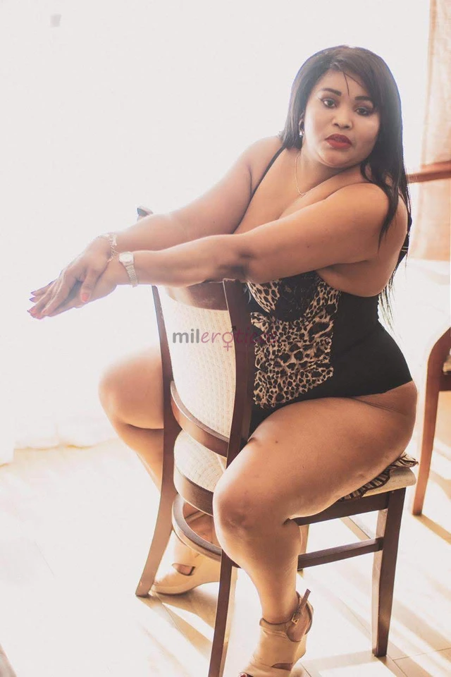 Hola carino me llamo zafiro y soy una mujer con especialidad en dar placer online sin ningun tabu me veras como soy toda una deliciosa mujer porno con...