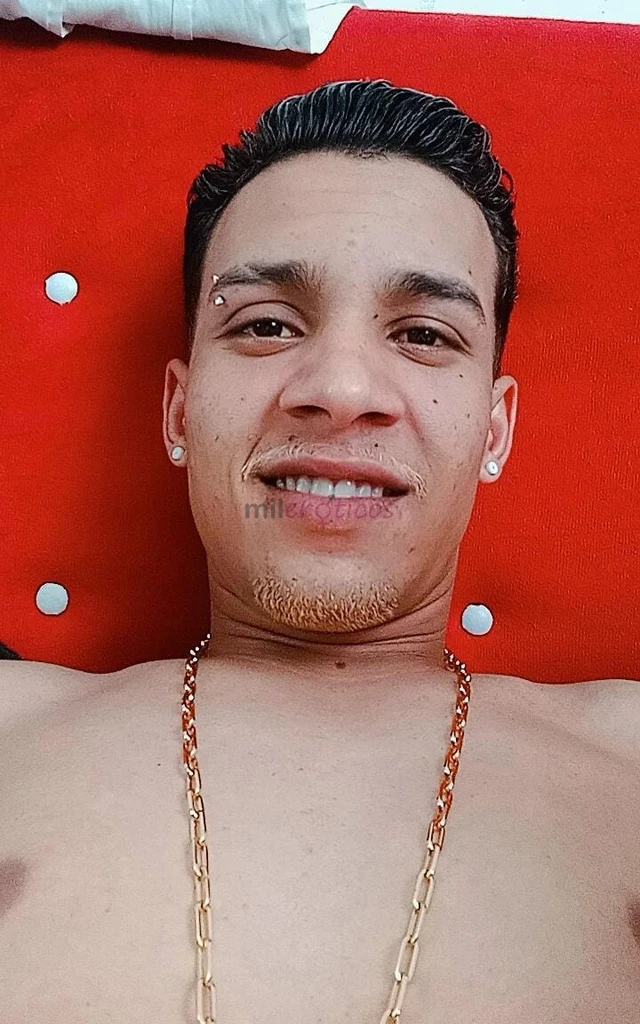 Sou mineiro e adoro uma putaria bem feita e umas coisas diferentes entra em contato pra conhecer o novinho fazer umas coisas diferentes adoro novinha...